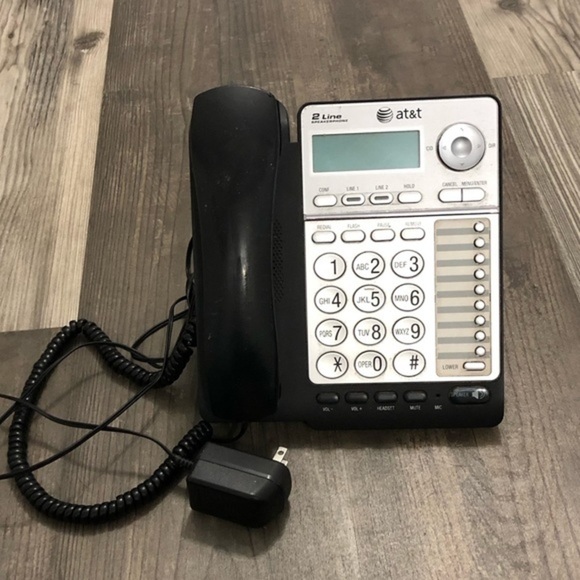 AT&T Corded Telephone with Caller ID -‎ Silver/Black (AT ML17929) - Picture 1 of 4